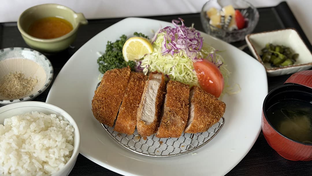 榛名ポークのロースかつ定食(JGMベルエアゴルフクラブのレストラン)