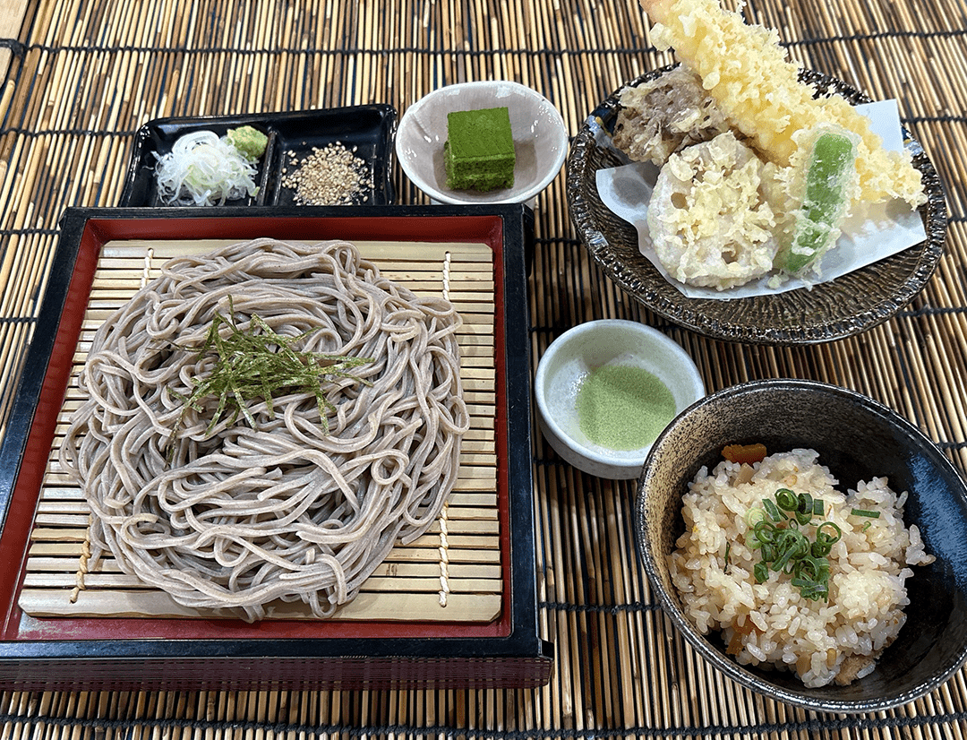 天ざるそば(炊き込みご飯付)