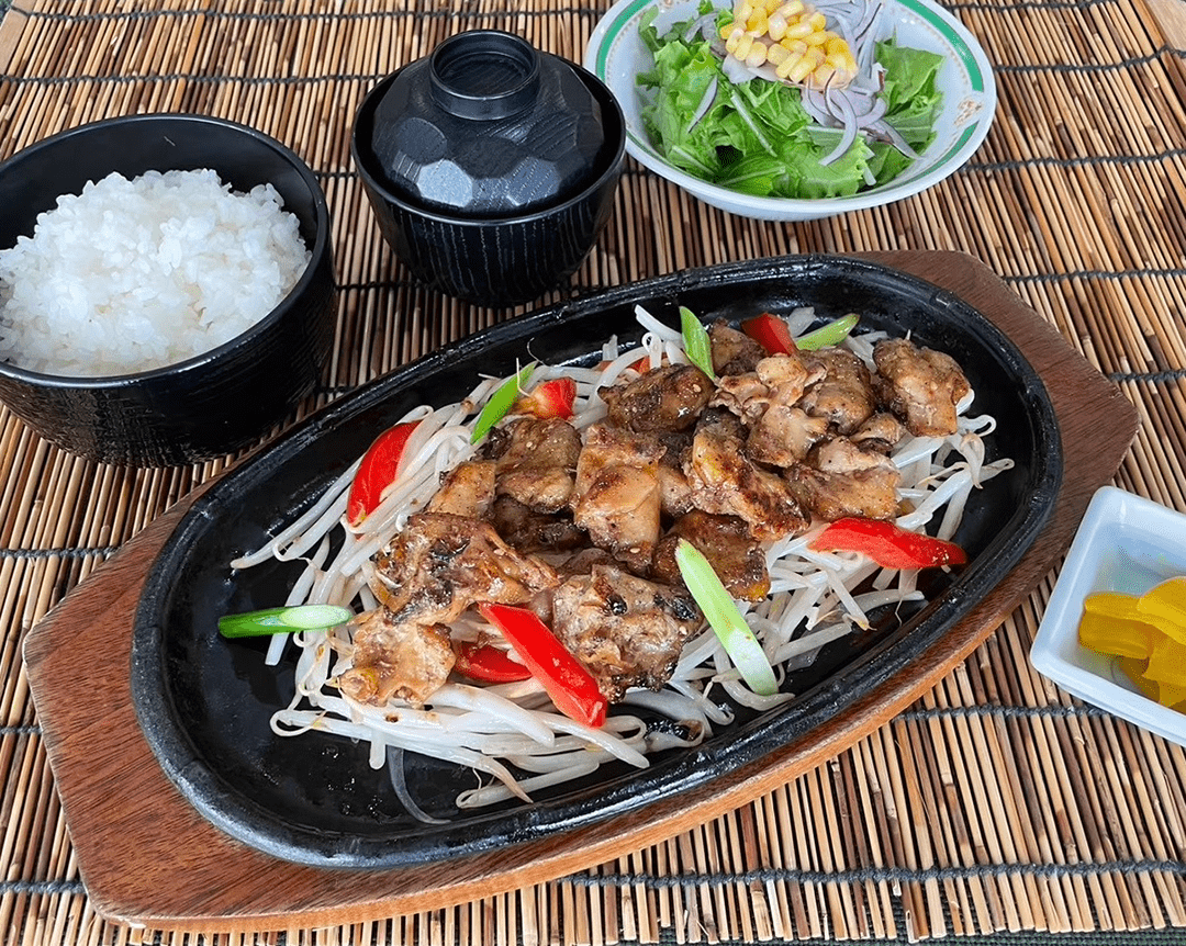 鶏ハラミのスタミナ鉄板焼き