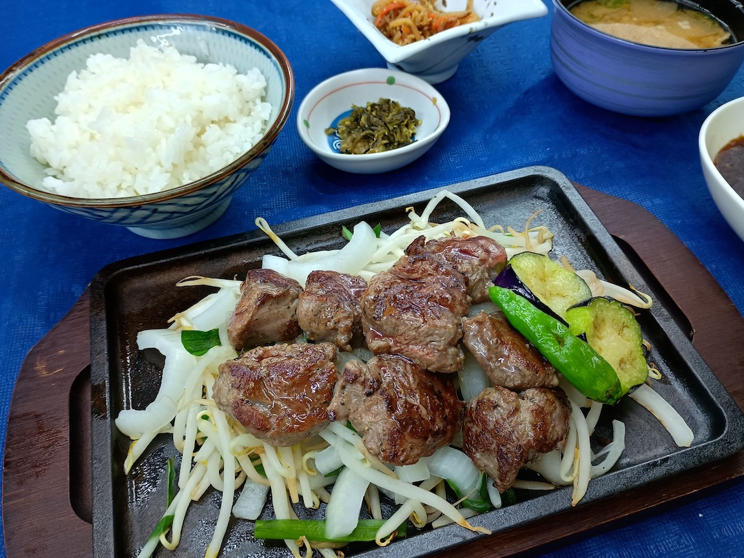 サイコロステーキ定食(JGMサラブレッドゴルフクラブのレストラン)